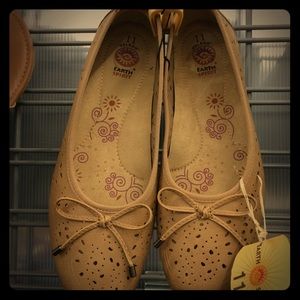 Earth Spirit Tan Flats, Comfort Soles, Size 11